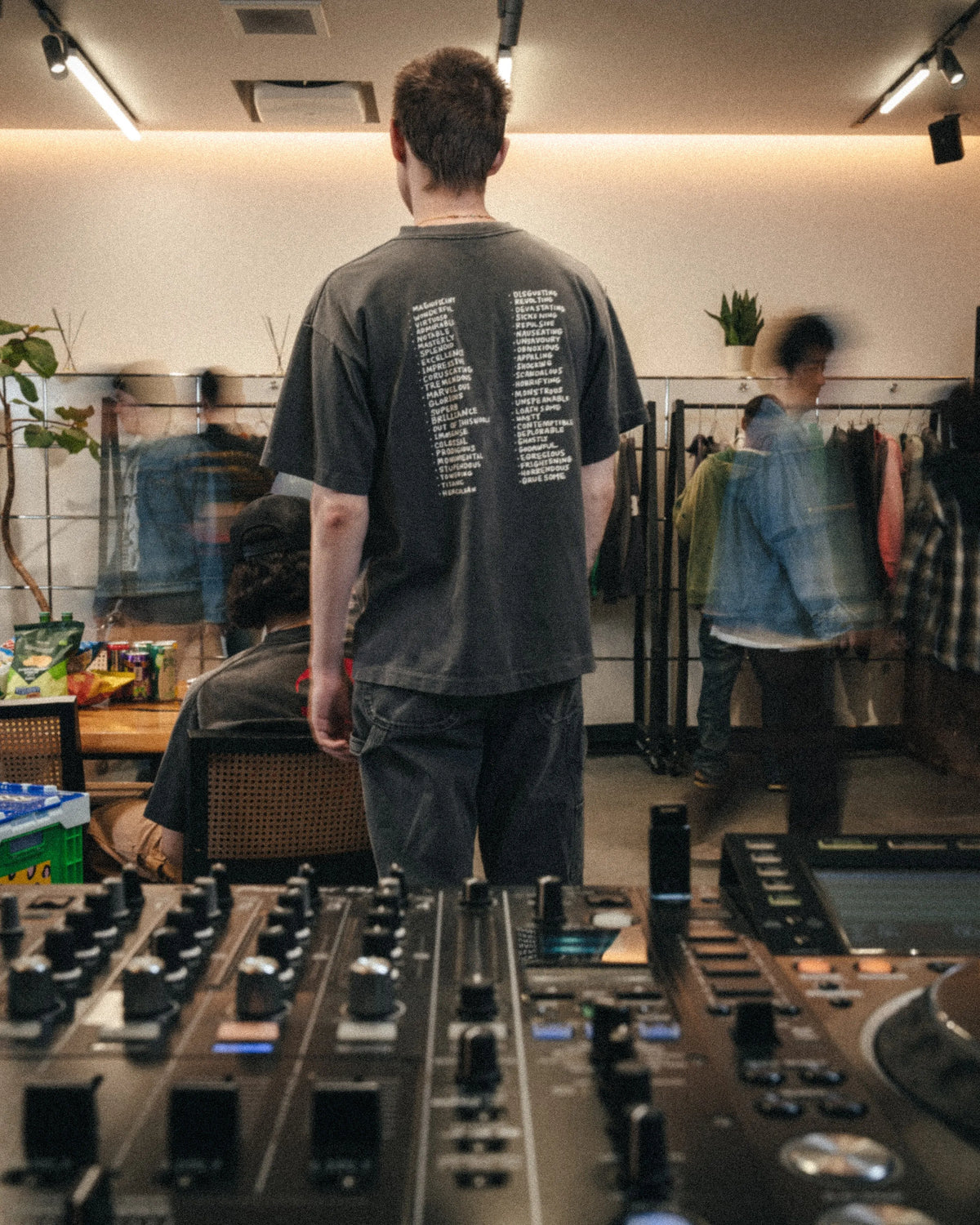 SM-MK1-0000-008Tシャツ着用画像