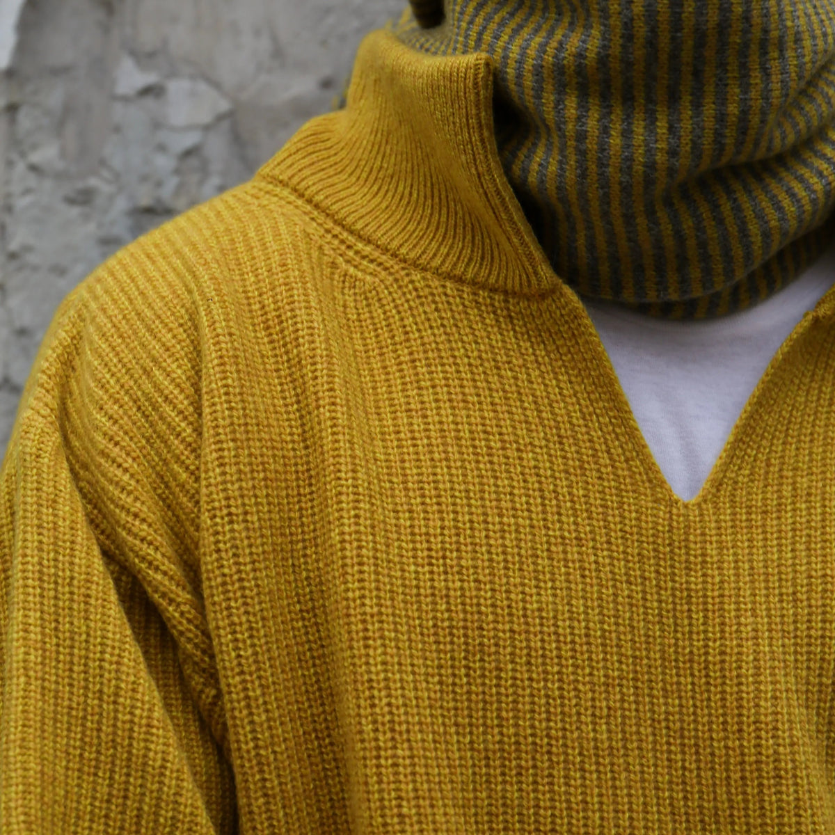 stand collar pullover