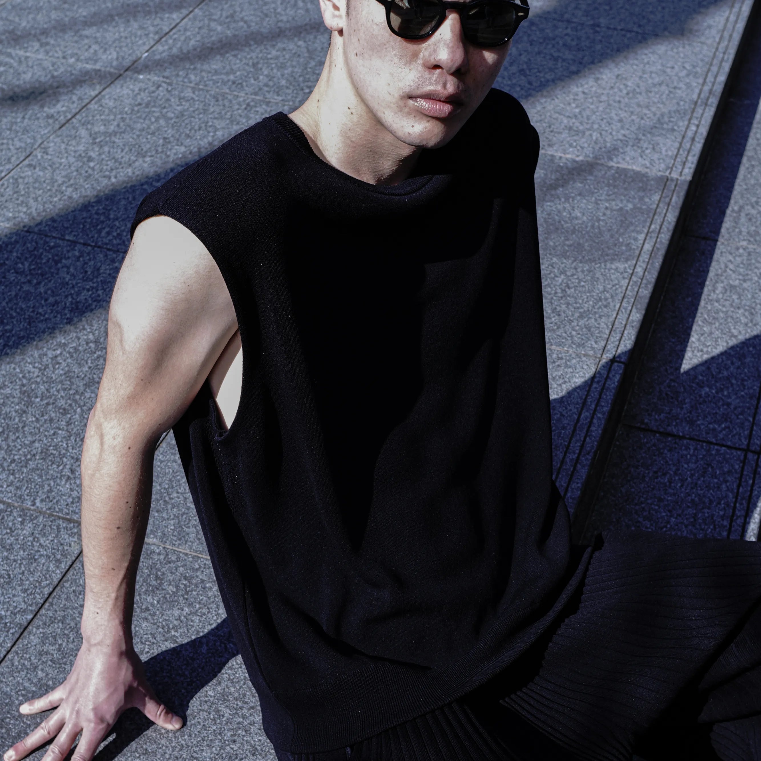 MONOLITH KNIT NO SLEEVE T