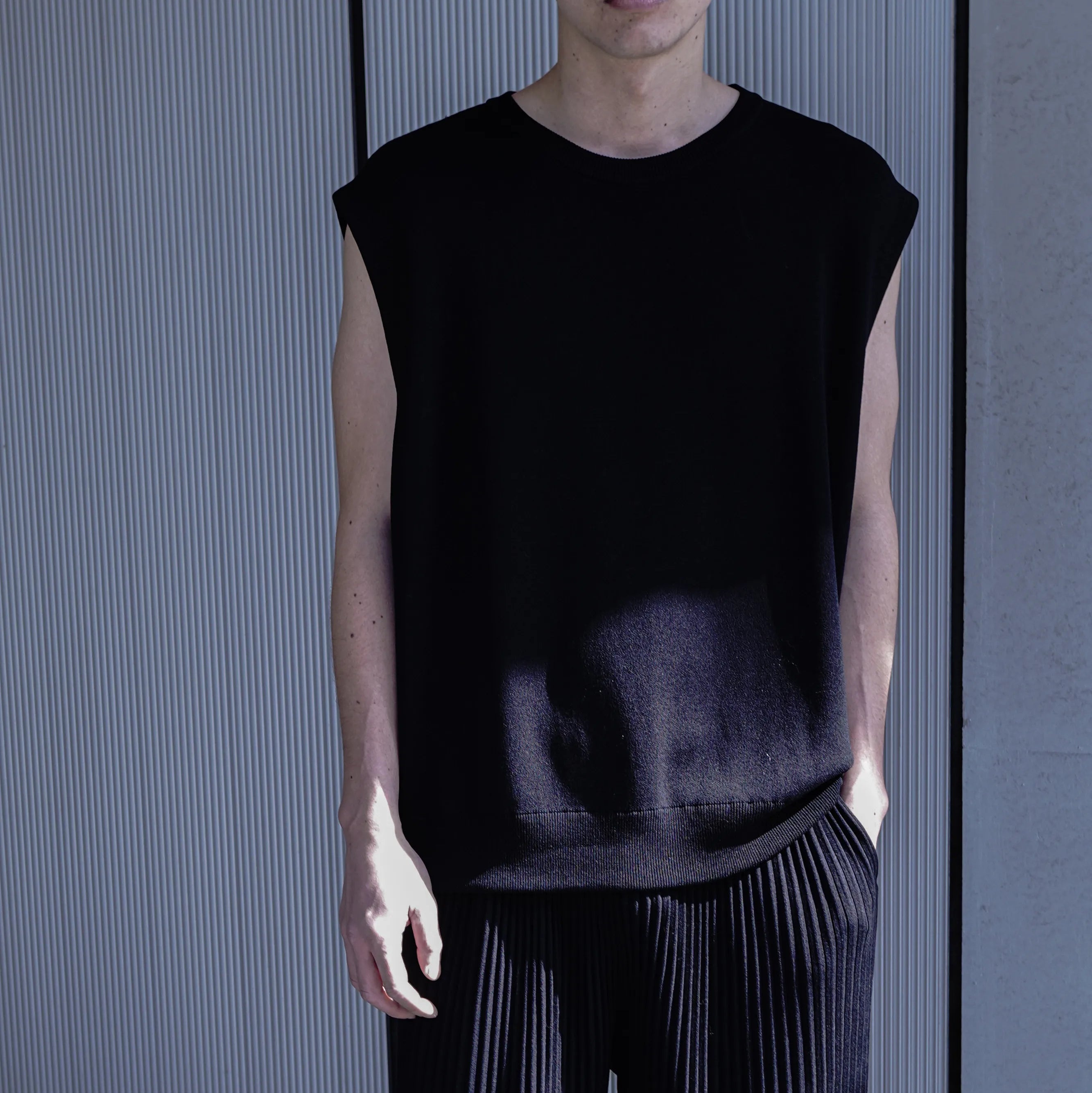 MONOLITH KNIT NO SLEEVE T