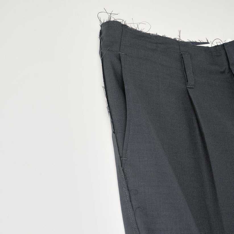WOOL CALM SKIN SHIFTED SEAM ONE TUCK TROUSERS : TELE CUT