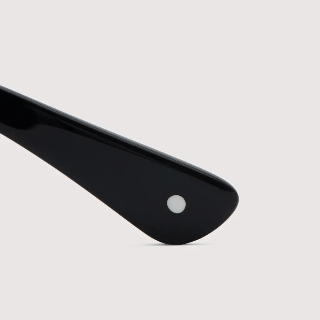 ONDA #1 GLOSS BLACK × GREY GREEN to D.GREY