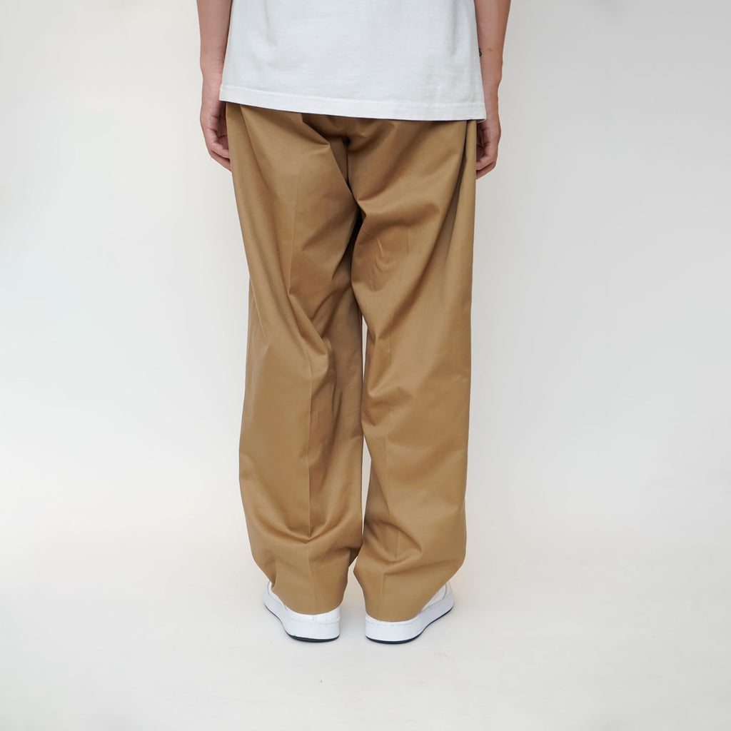 ONE TUCK CHINO TROUSERS