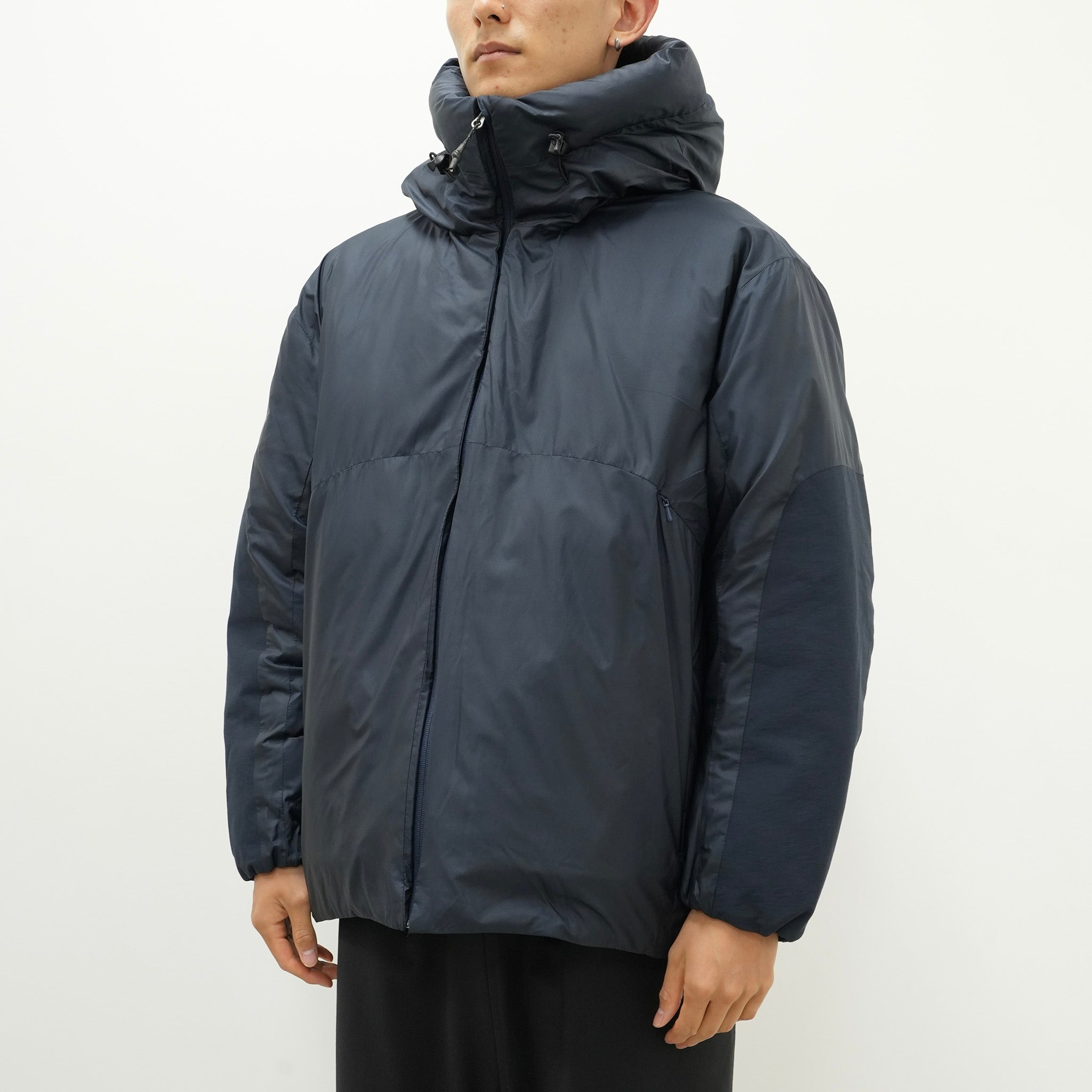ORGANIZED HOODED PUFF BLOUSON / PE.ECO RIPSTOP / SORONA DUPONT 