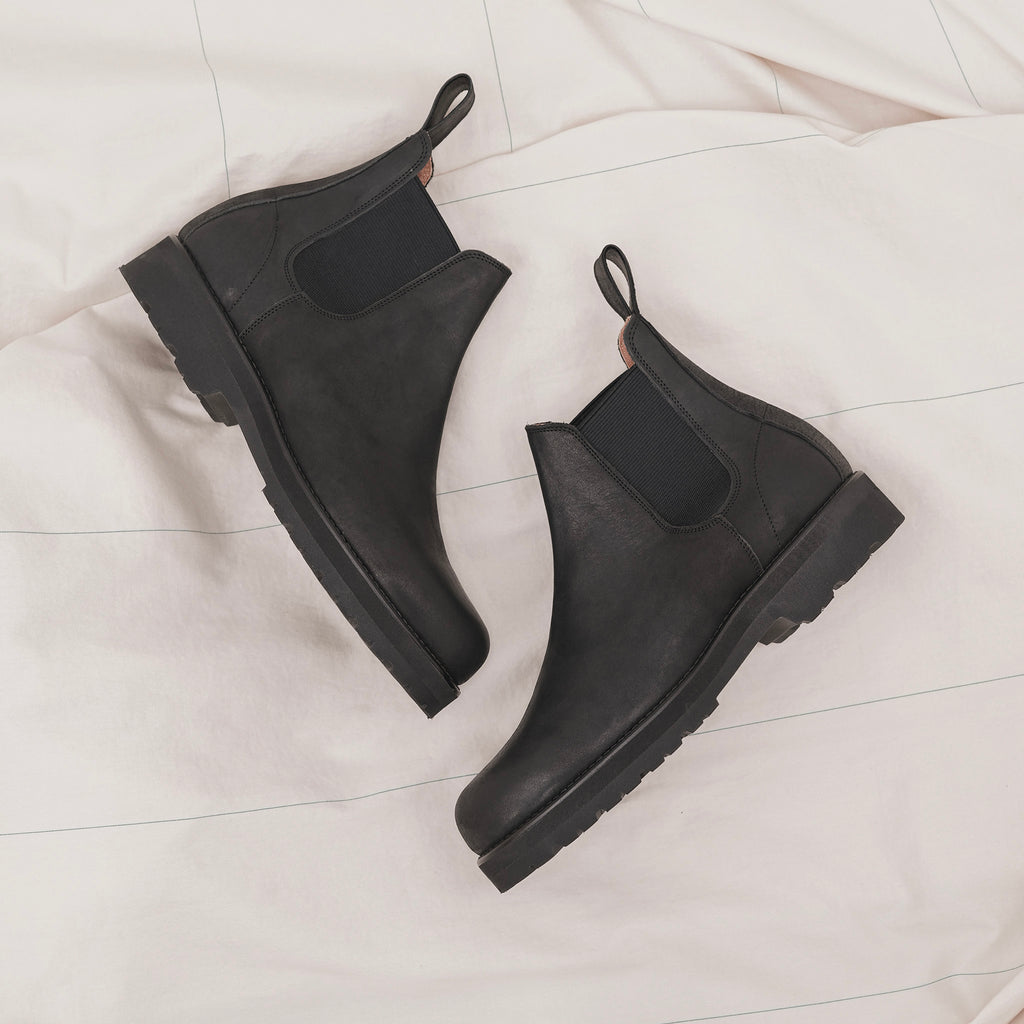 CHELSEA BOOTS