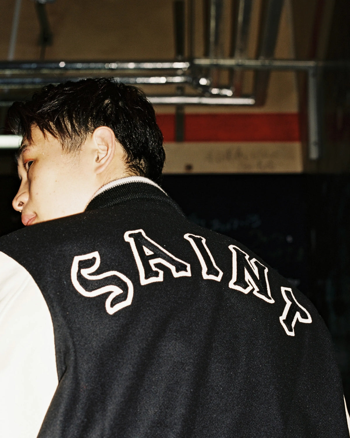 SAINT Mxxxxxx × Golden Bear Sportswearジャケット着用画像