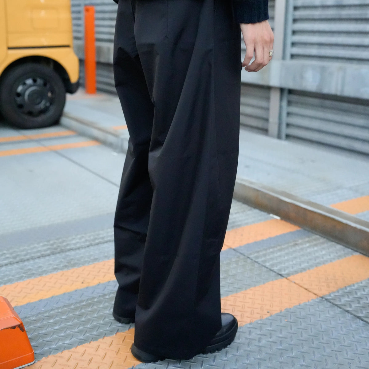 NYLON CURVE PANTS
