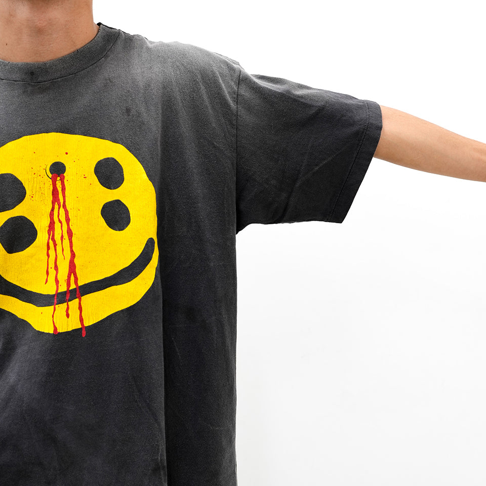 SM-YS1-0000-C01/CP_SS TEE/SMILE/BLACK | SAINT Mxxxxxx（セント