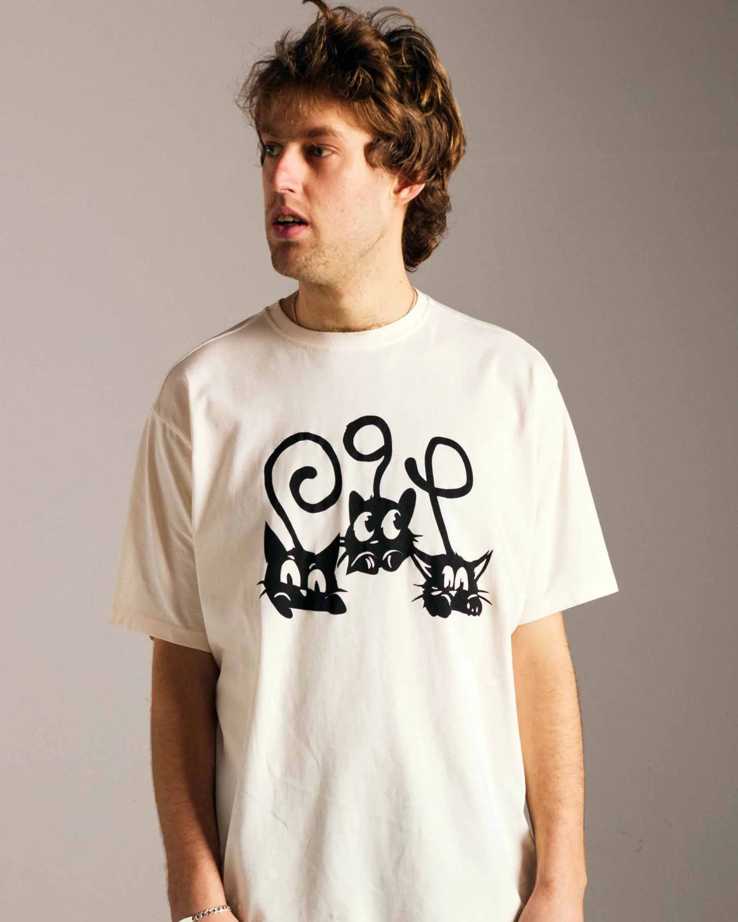 TAILS T-SHIRT IN OFF WHITE