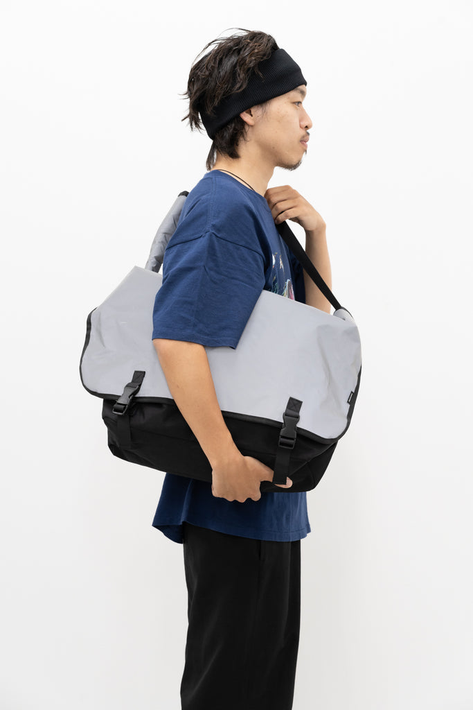 PACKING / REFLECTIVE MESSENGER