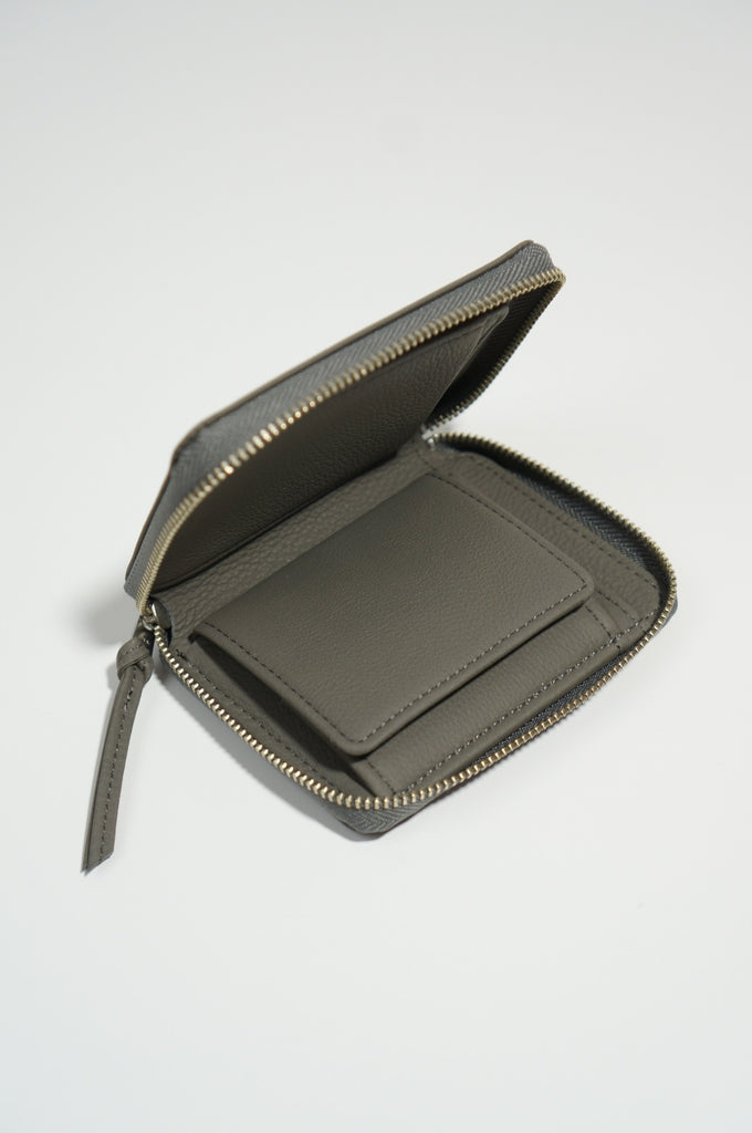 BUBBLE CALF ROUND PALM WALLET